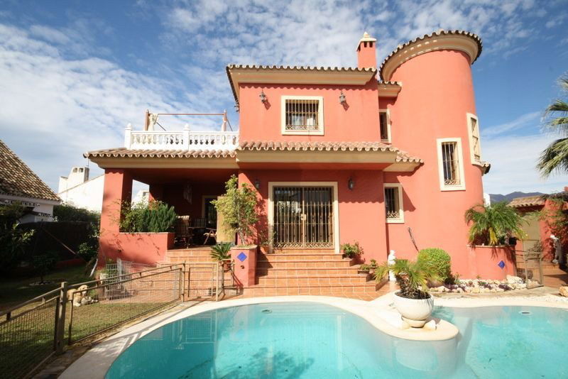 Detached Villa in Marbella, Costa del Sol – 3 beds – 1025000 €