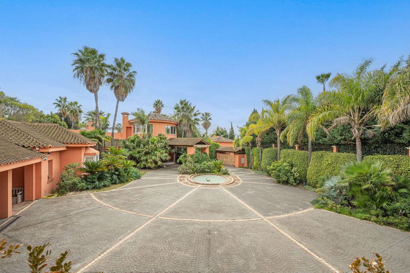 Detached Villa in Marbella, Costa del Sol – 4 beds – 4200000 €