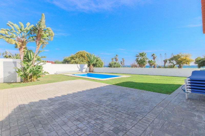 Detached Villa in Estepona, Costa del Sol – 3 beds – 1645000 €
