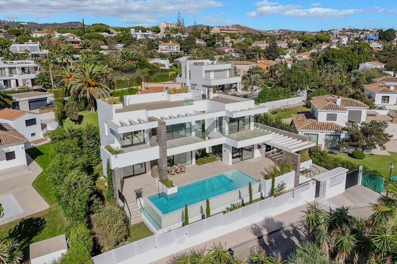 Detached Villa in Torremolinos, Costa del Sol – 5 beds – 3295000 €