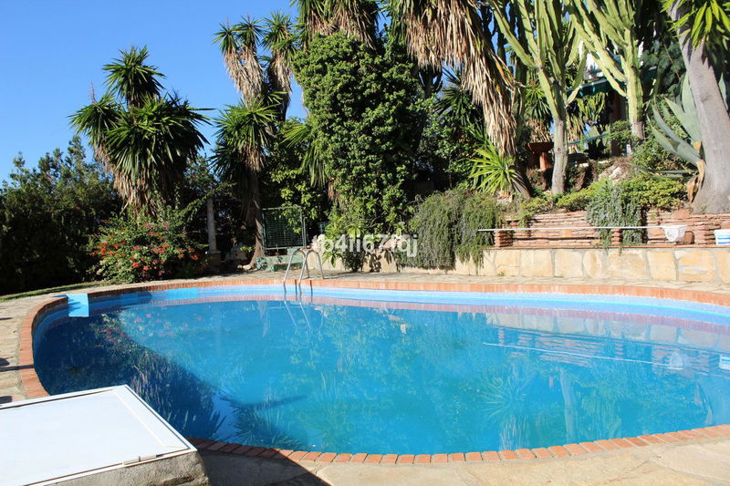 Detached Villa in Estepona, Costa del Sol – 7 beds – 2650000 €