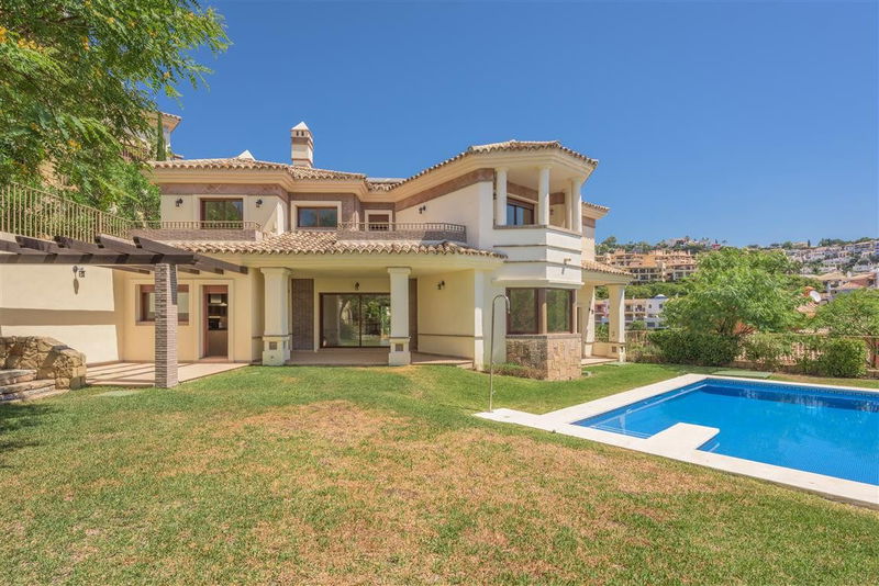 Detached Villa in Benahavís, Costa del Sol – 5 beds – 2725000 €