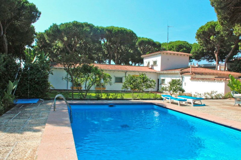 Detached Villa in Marbella, Costa del Sol – 10 beds – 1900000 €