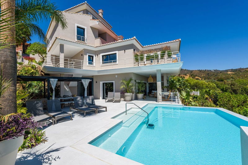 Detached Villa in Torremolinos, Costa del Sol – 7 beds – 3790000 €