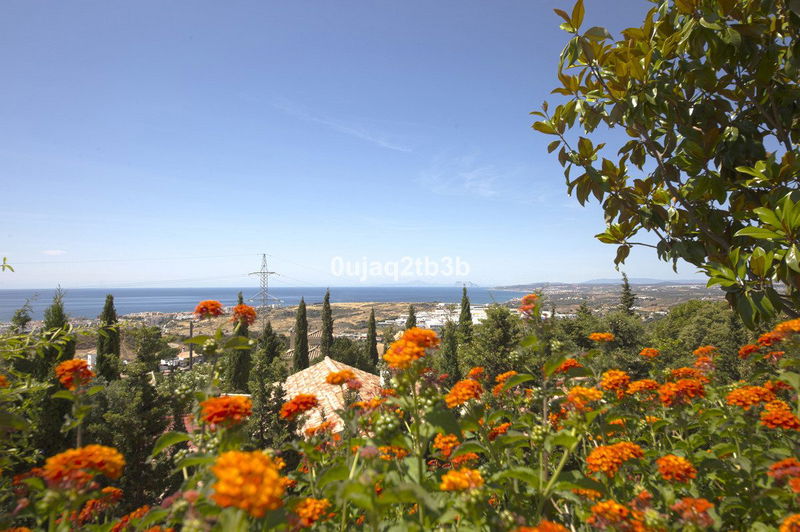 Detached Villa in Estepona, Costa del Sol – 6 beds – 995000 €