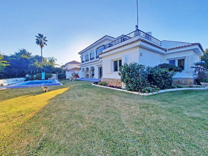 Detached Villa in Torremolinos, Costa del Sol – 5 beds – 1049000 €