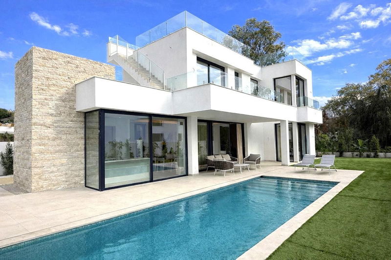 Detached Villa in Estepona, Costa del Sol – 6 beds – 1950000 €