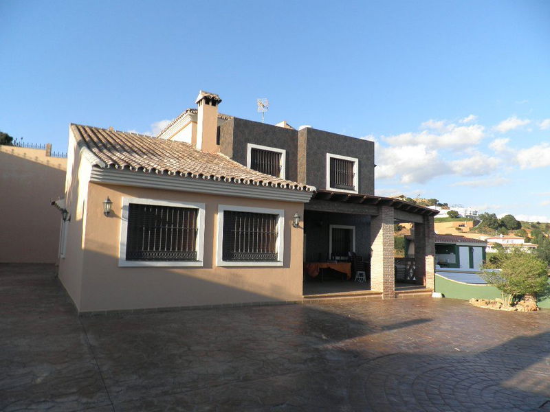 Detached Villa in Torremolinos, Costa del Sol – 6 beds – 995000 €