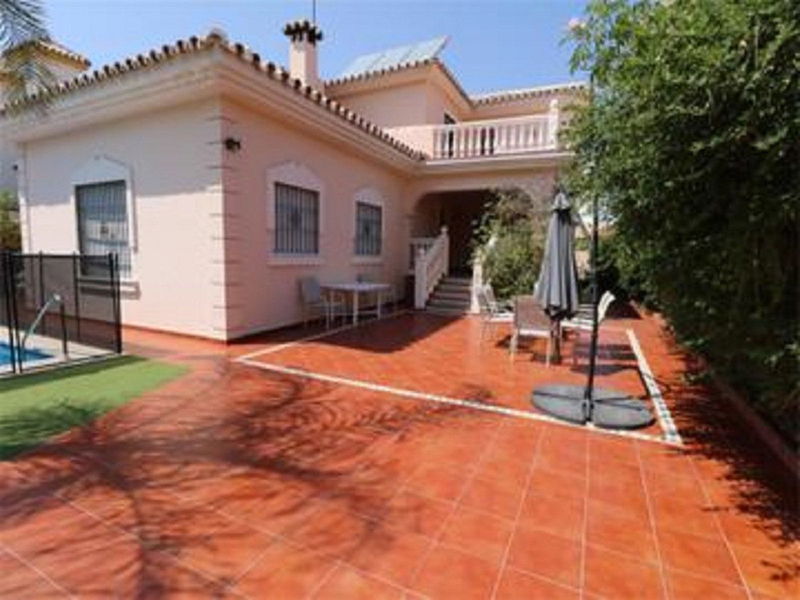 Detached Villa in Torremolinos, Costa del Sol – 6 beds – 1065000 €