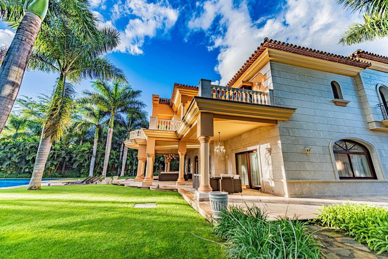 Detached Villa in Marbella, Costa del Sol – 8 beds – 9700000 €