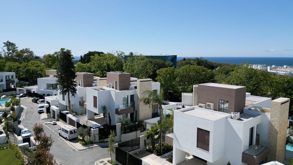 Detached Villa in Marbella, Costa del Sol – 4 beds – 4200000 € - photo 1 of 49