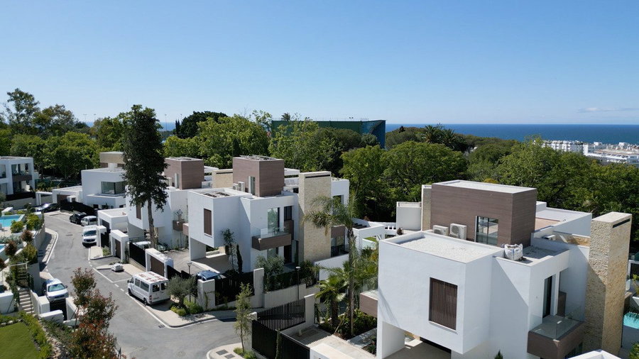 Detached Villa in Marbella, Costa del Sol – 4 beds – 4200000 € - photo 1 of 49