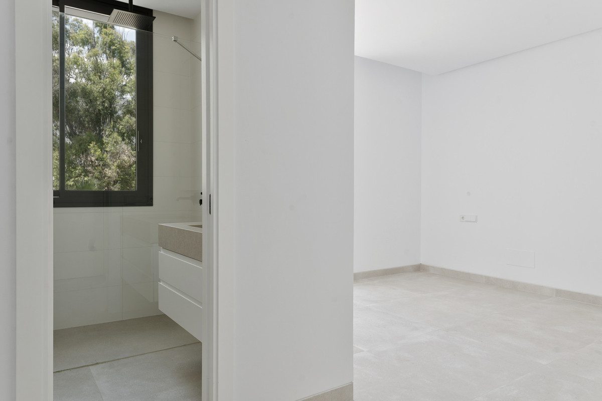 Detached Villa in Marbella, Costa del Sol – 4 beds – 4200000 € - photo 35 of 49