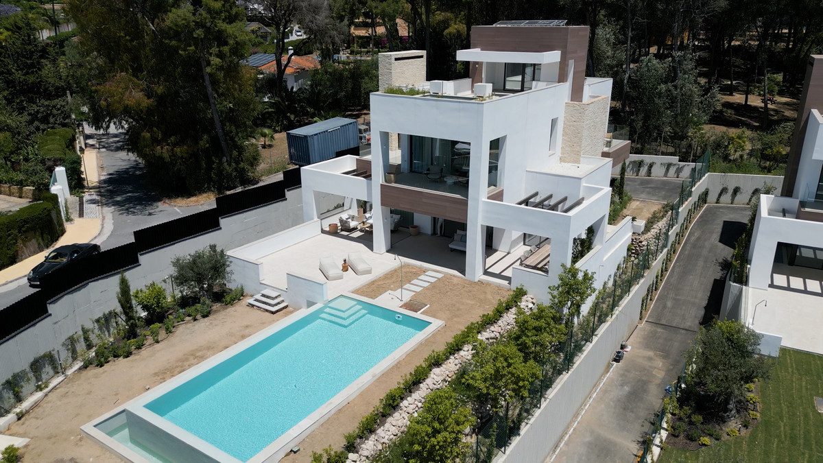 Detached Villa in Marbella, Costa del Sol – 4 beds – 4200000 € - photo 39 of 49
