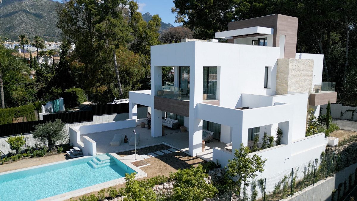 Detached Villa in Marbella, Costa del Sol – 4 beds – 4200000 € - photo 40 of 49