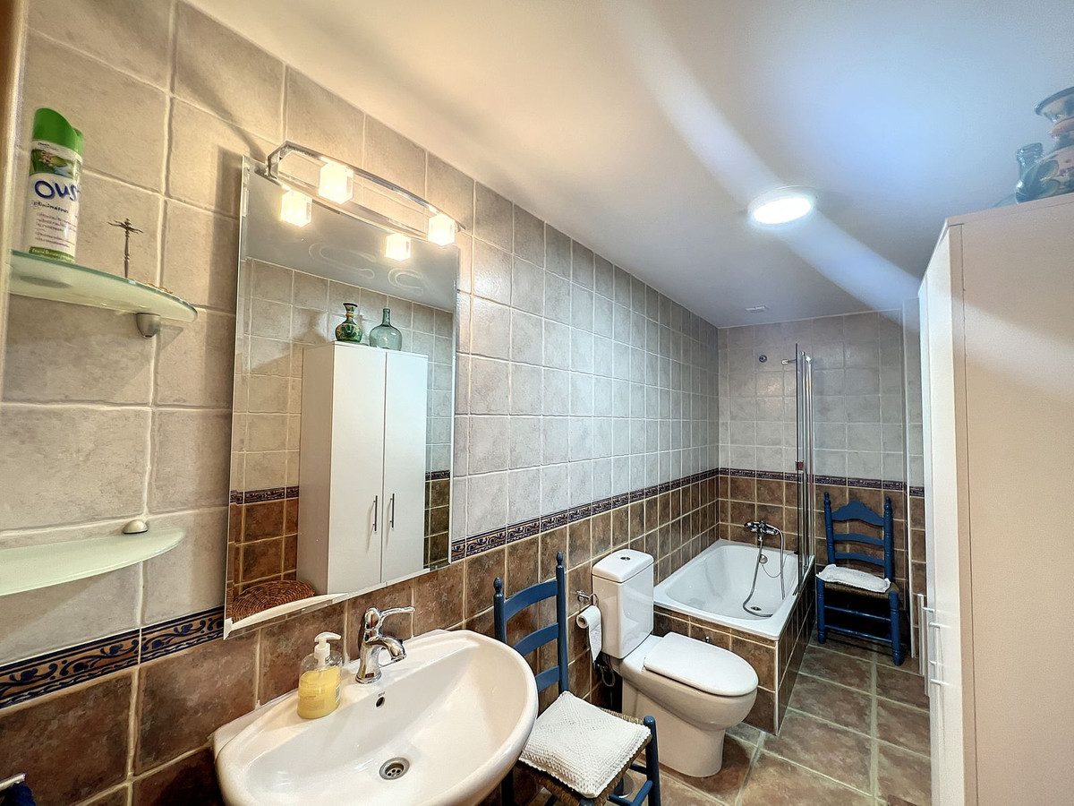 Middle Floor Apartment in Torremolinos, Costa del Sol – 3 beds – 335000 € - photo 11 of 22