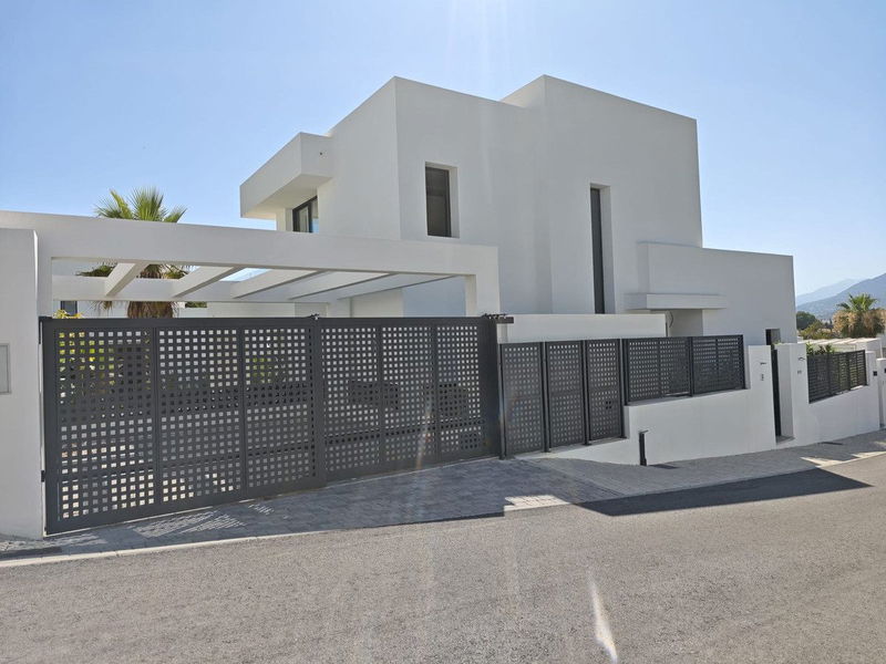 Detached Villa in Marbella, Costa del Sol – 4 beds – 2300000 €