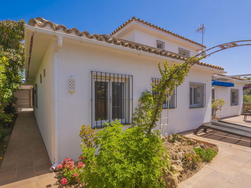Detached Villa in Marbella, Costa del Sol – 5 beds – 695000 €