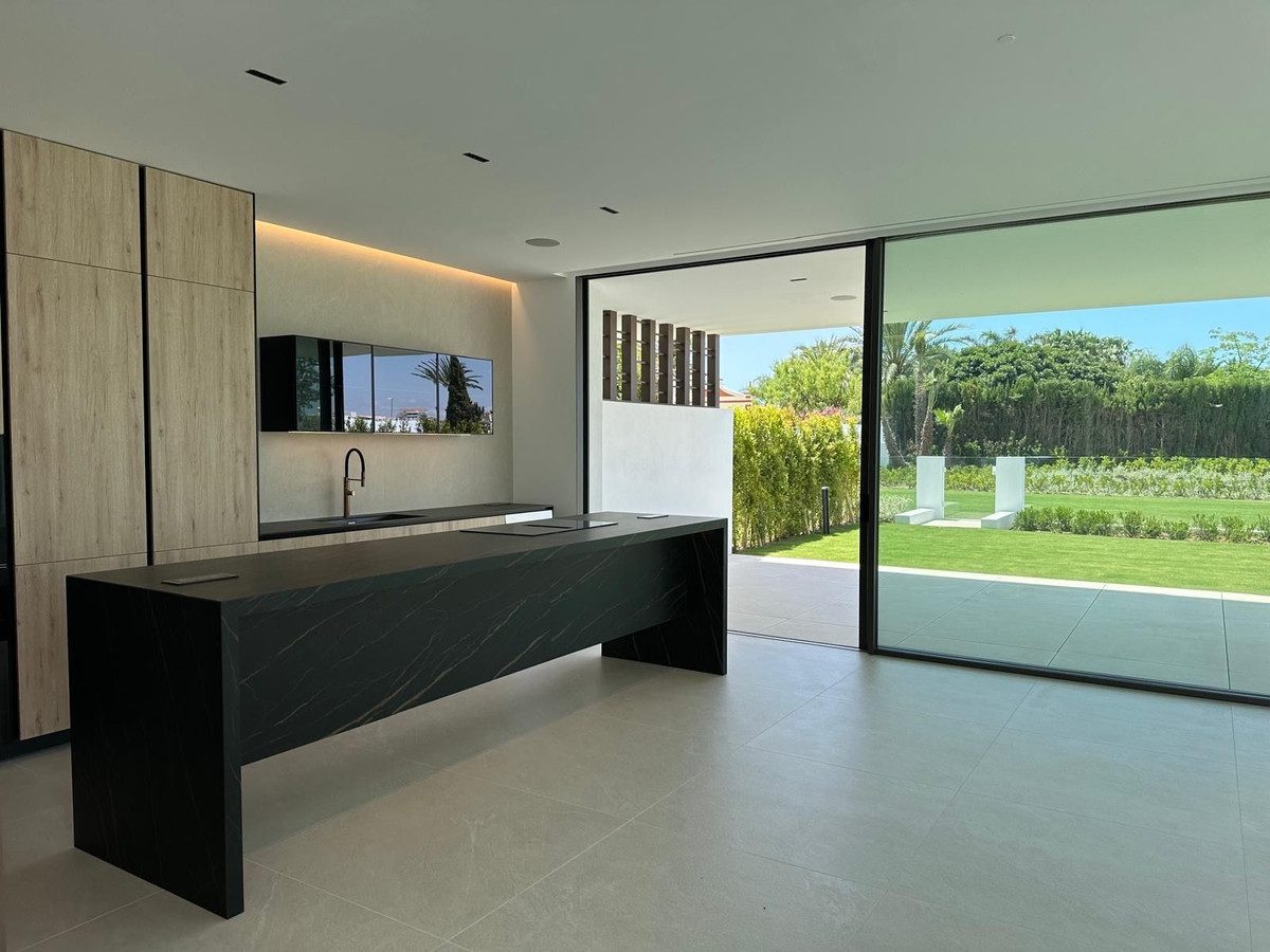 Semi-Detached House in Marbella, Costa del Sol – 4 beds – 5250000 € - photo 7 of 20
