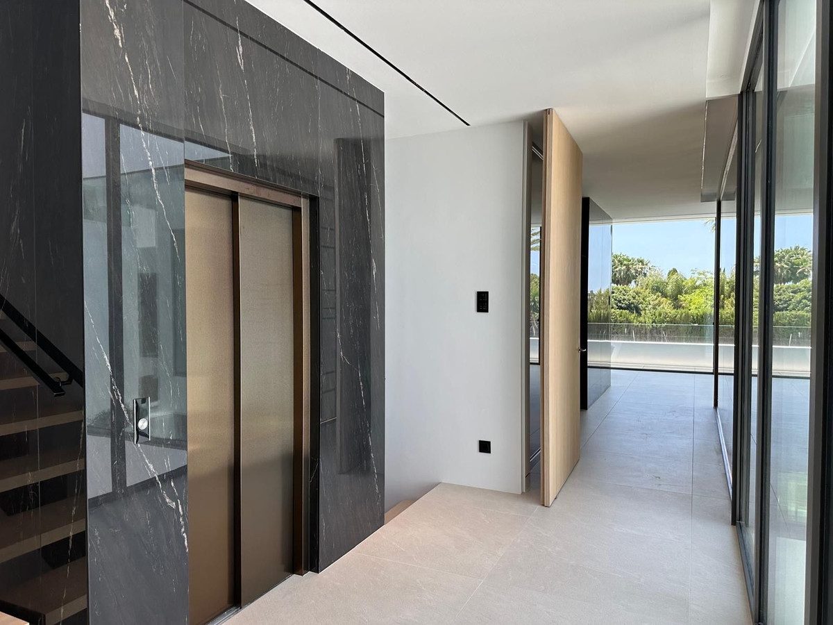 Semi-Detached House in Marbella, Costa del Sol – 4 beds – 5250000 € - photo 8 of 20