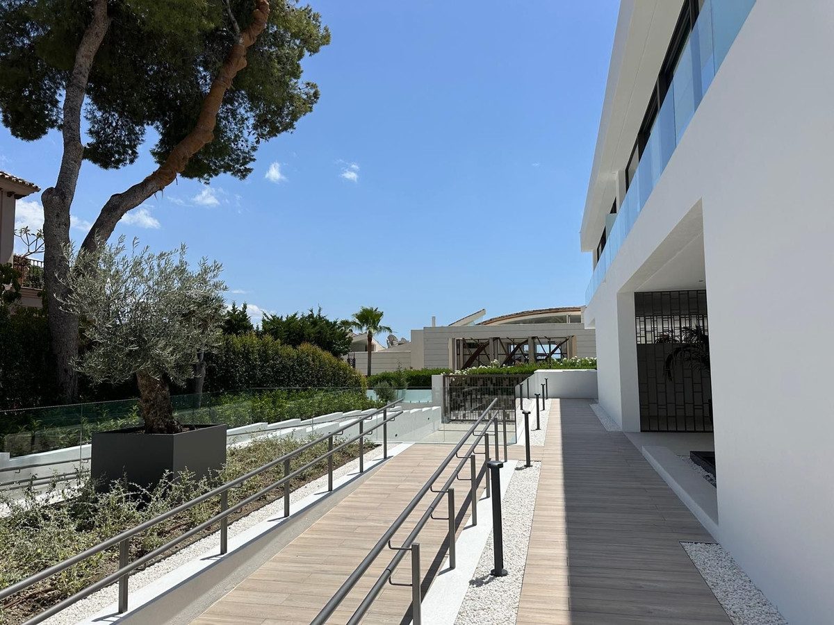 Semi-Detached House in Marbella, Costa del Sol – 4 beds – 5250000 € - photo 14 of 20