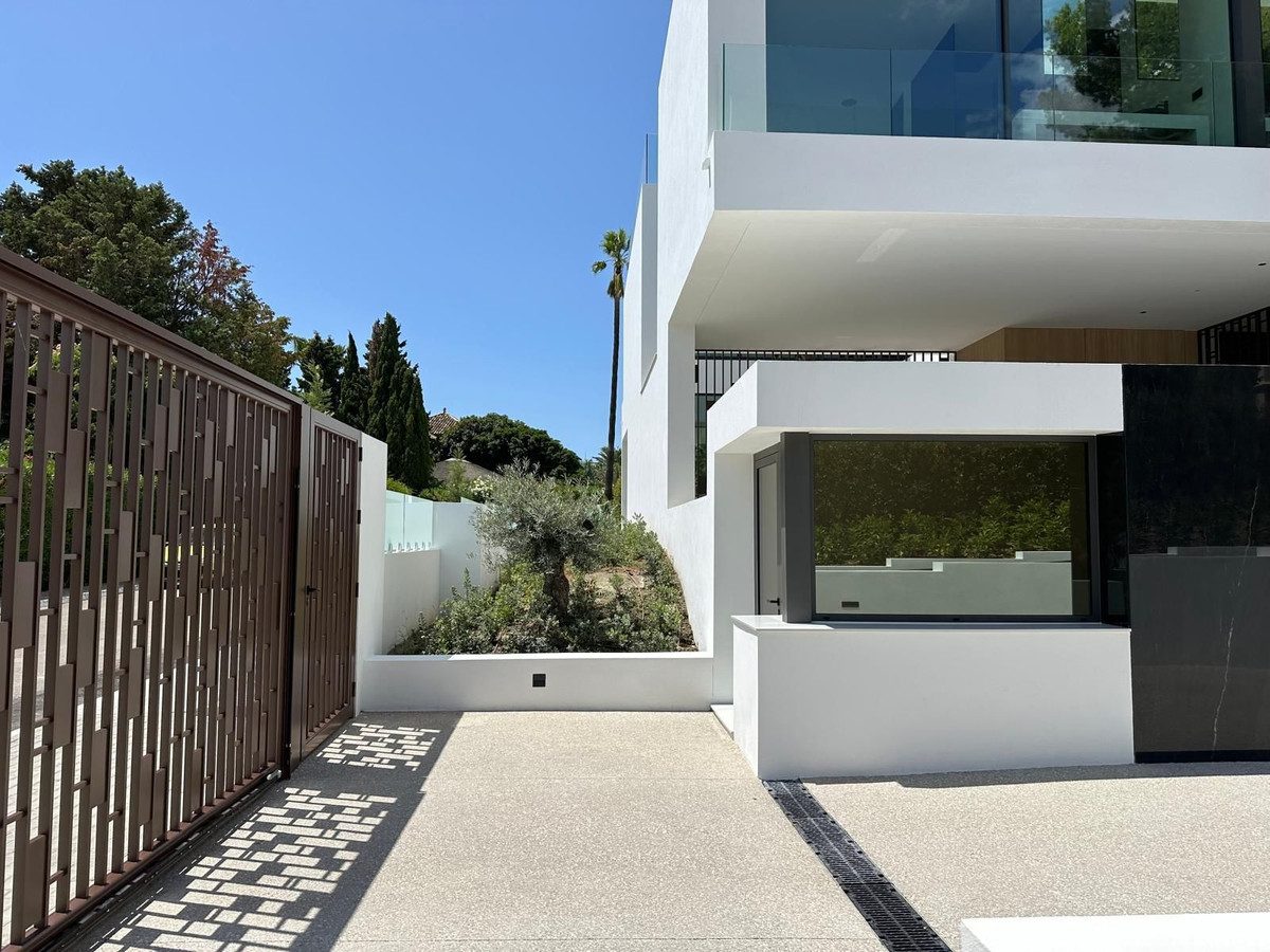 Semi-Detached House in Marbella, Costa del Sol – 4 beds – 5250000 € - photo 17 of 20