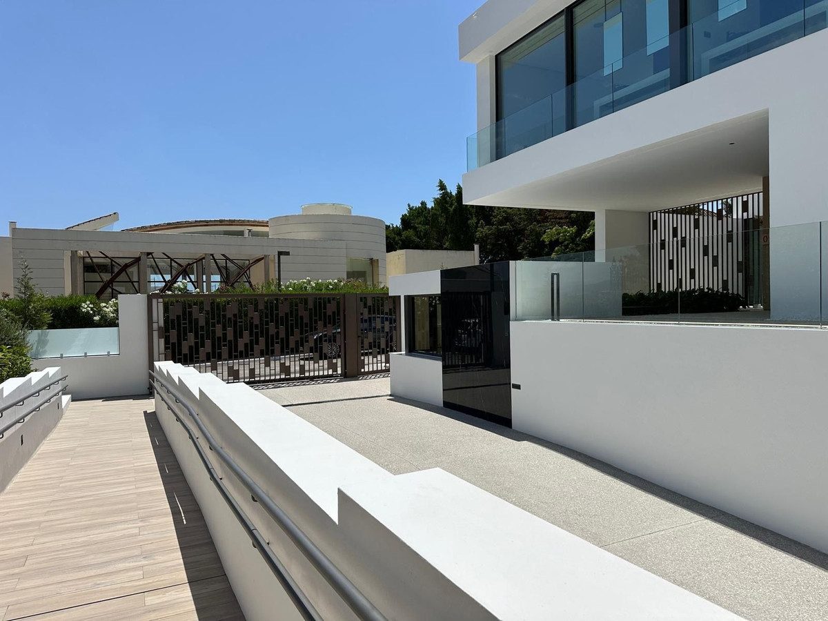 Semi-Detached House in Marbella, Costa del Sol – 4 beds – 5250000 € - photo 18 of 20