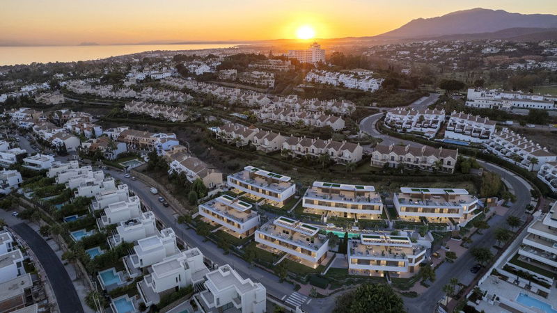 Semi-Detached House in El Paraiso, Costa del Sol – 4 beds – 1510000 €