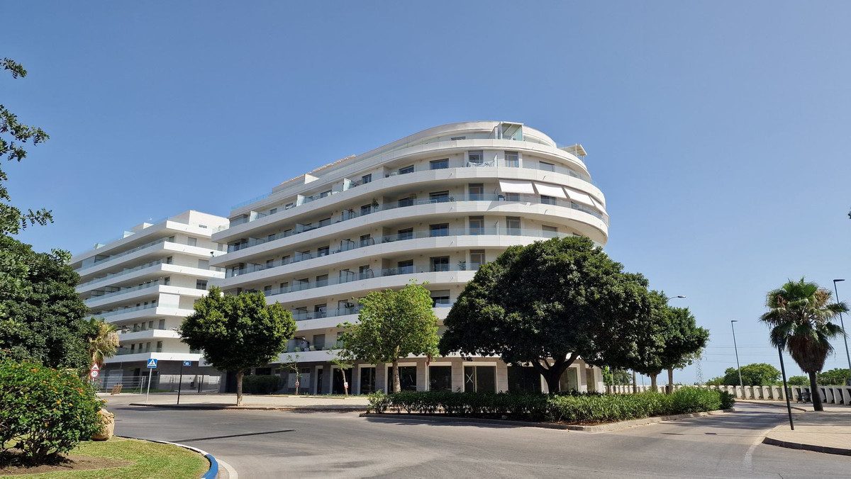 Middle Floor Apartment in Torremolinos, Costa del Sol – 3 beds – 550000 € - photo 2 of 23