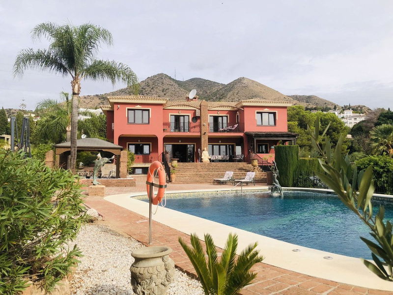 Detached Villa in Benalmadena, Costa del Sol – 7 beds – 2500000 €