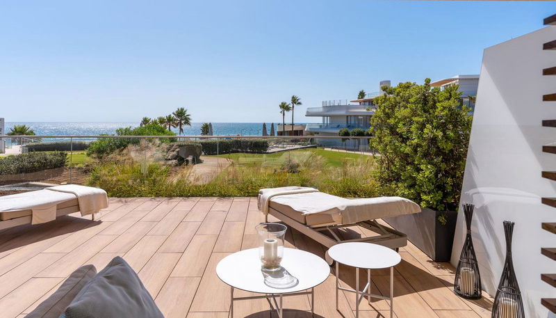 Ground Floor Apartment in Estepona, Costa del Sol – 2 beds – 1095000 €