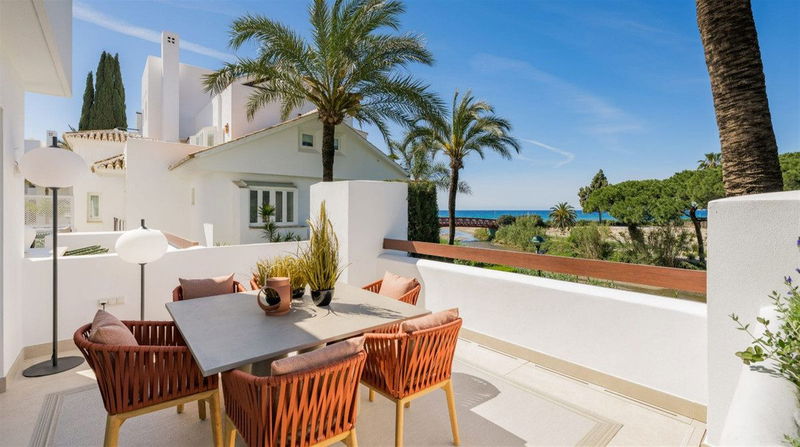 Middle Floor Apartment in Marbella, Costa del Sol – 3 beds – 2250000 €