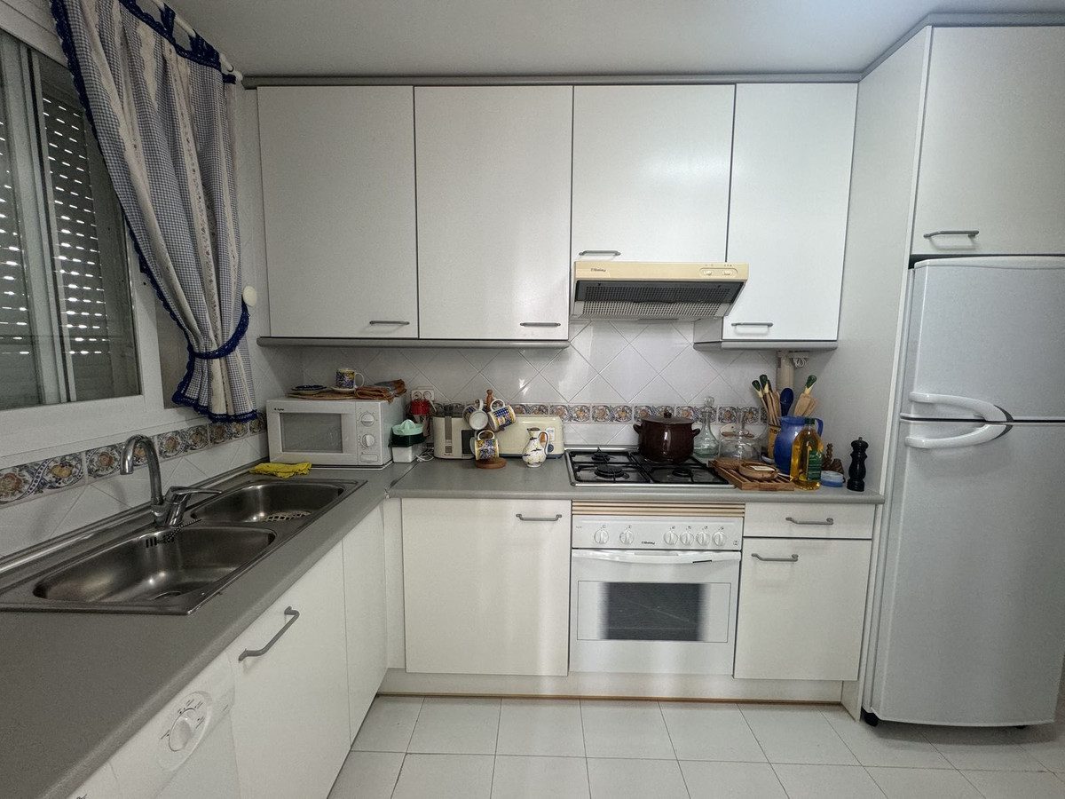 Middle Floor Apartment in Torremolinos, Costa del Sol – 3 beds – 550000 € - photo 10 of 32