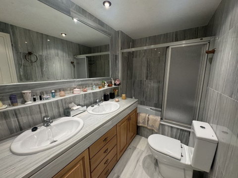 Middle Floor Apartment in Torremolinos, Costa del Sol – 3 beds – 550000 € - photo 22 of 32