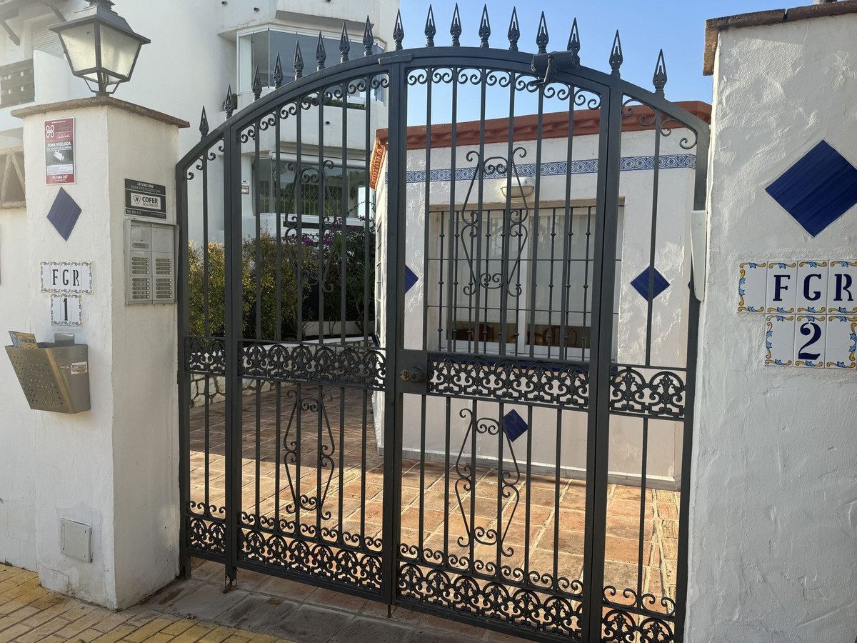 Middle Floor Apartment in Torremolinos, Costa del Sol – 3 beds – 550000 € - photo 29 of 32