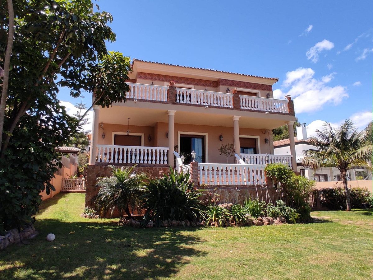 Detached Villa in Mijas, Costa del Sol – 4 beds – 995000 € - photo 2 of 27