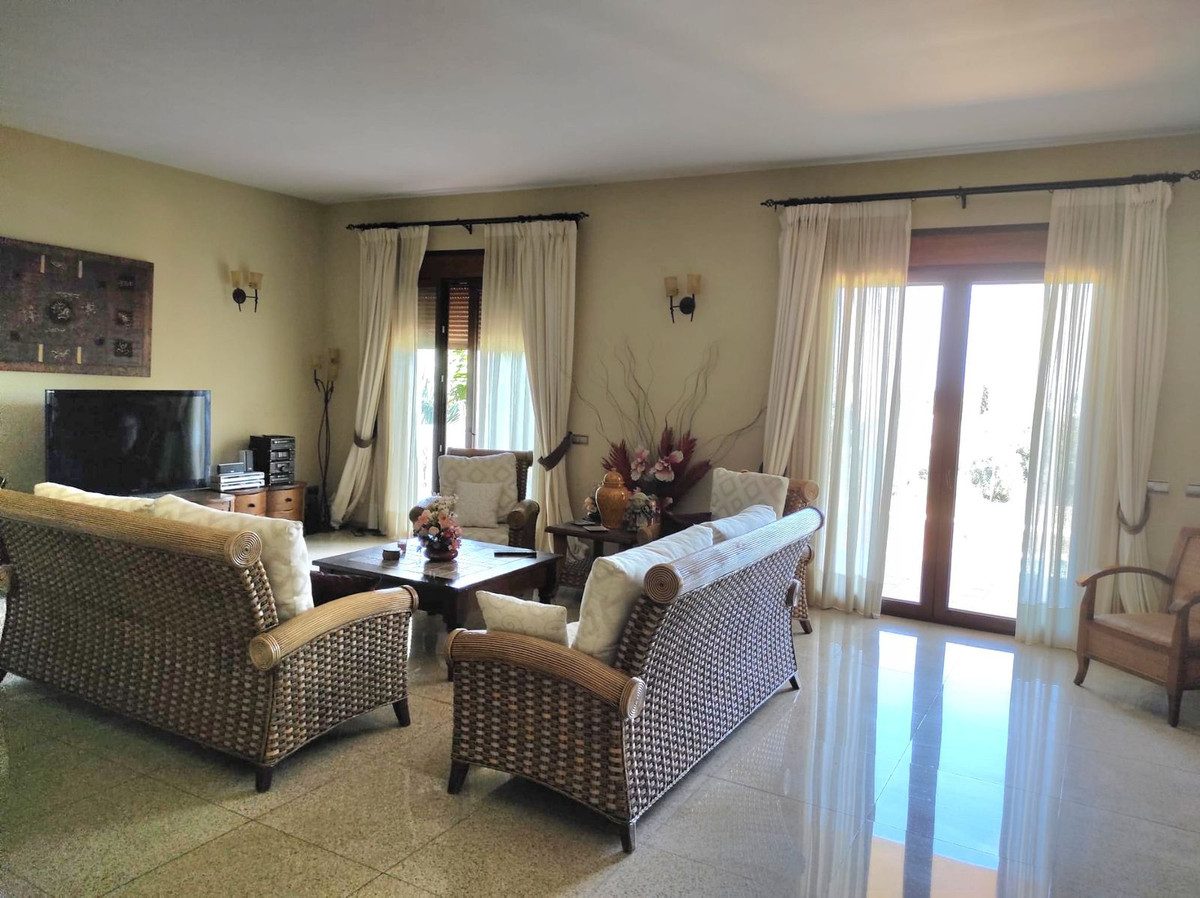 Detached Villa in Mijas, Costa del Sol – 4 beds – 995000 € - photo 9 of 27