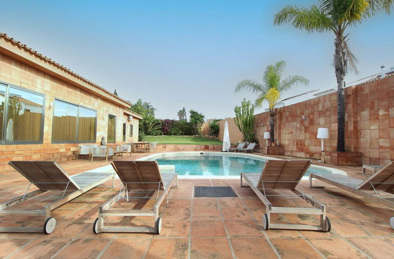 Detached Villa in Estepona, Costa del Sol – 4 beds – 2400000 €