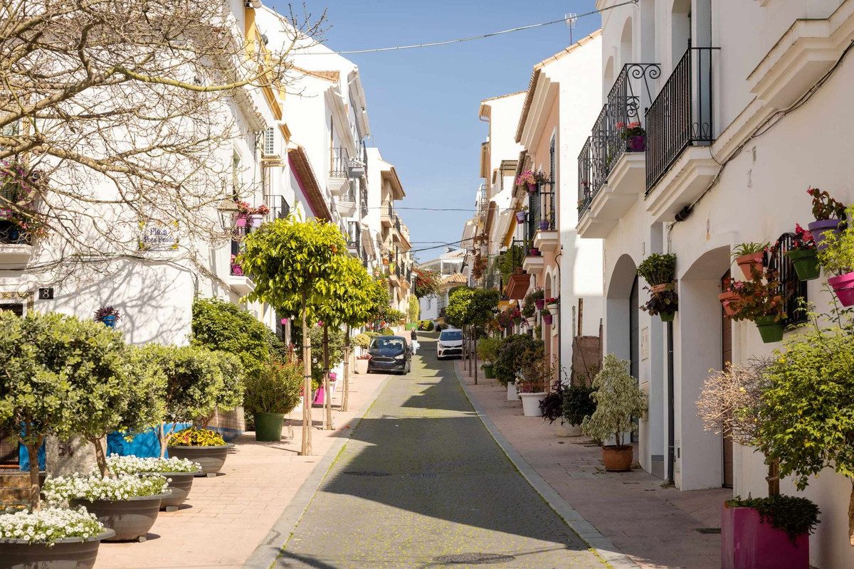 Townhouse in Estepona, Costa del Sol – 3 beds – 595000 € - photo 9 of 29