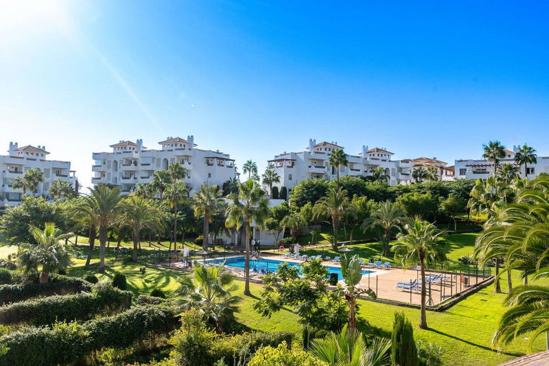 Middle Floor Apartment in Estepona, Costa del Sol – 3 beds – 499000 €