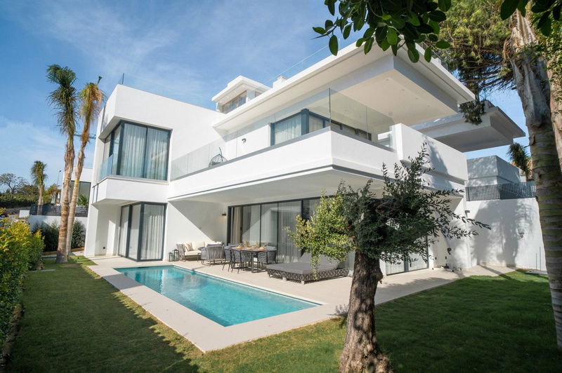 Detached Villa in Marbella, Costa del Sol – 4 beds – 3500000 €