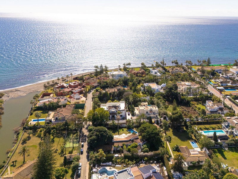 Detached Villa in Marbella, Costa del Sol – 4 beds – 2200000 €