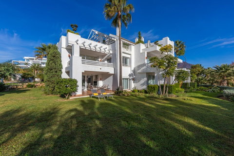 Ground Floor Apartment in Casares, Costa del Sol – 2 beds – 395000 € - photo 3 of 38