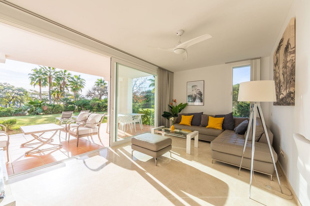 Ground Floor Apartment in Casares, Costa del Sol – 2 beds – 395000 € - photo 4 of 38