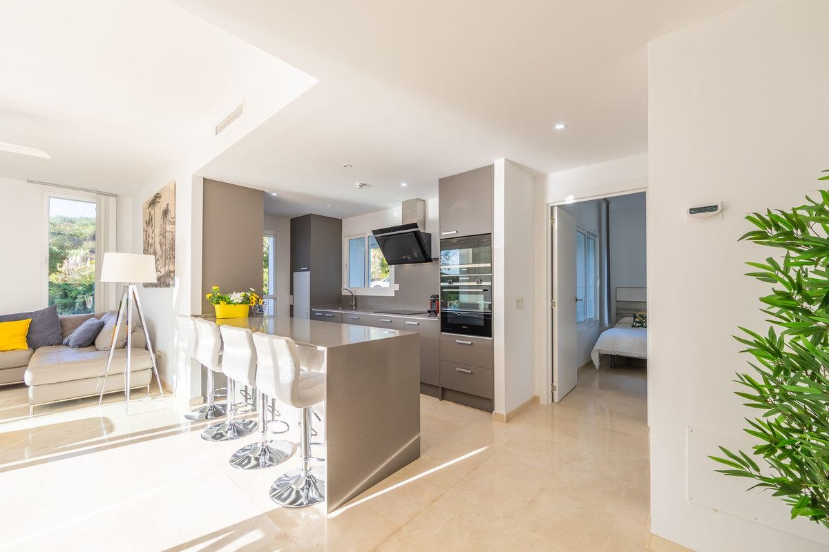 Ground Floor Apartment in Casares, Costa del Sol – 2 beds – 395000 € - photo 5 of 38