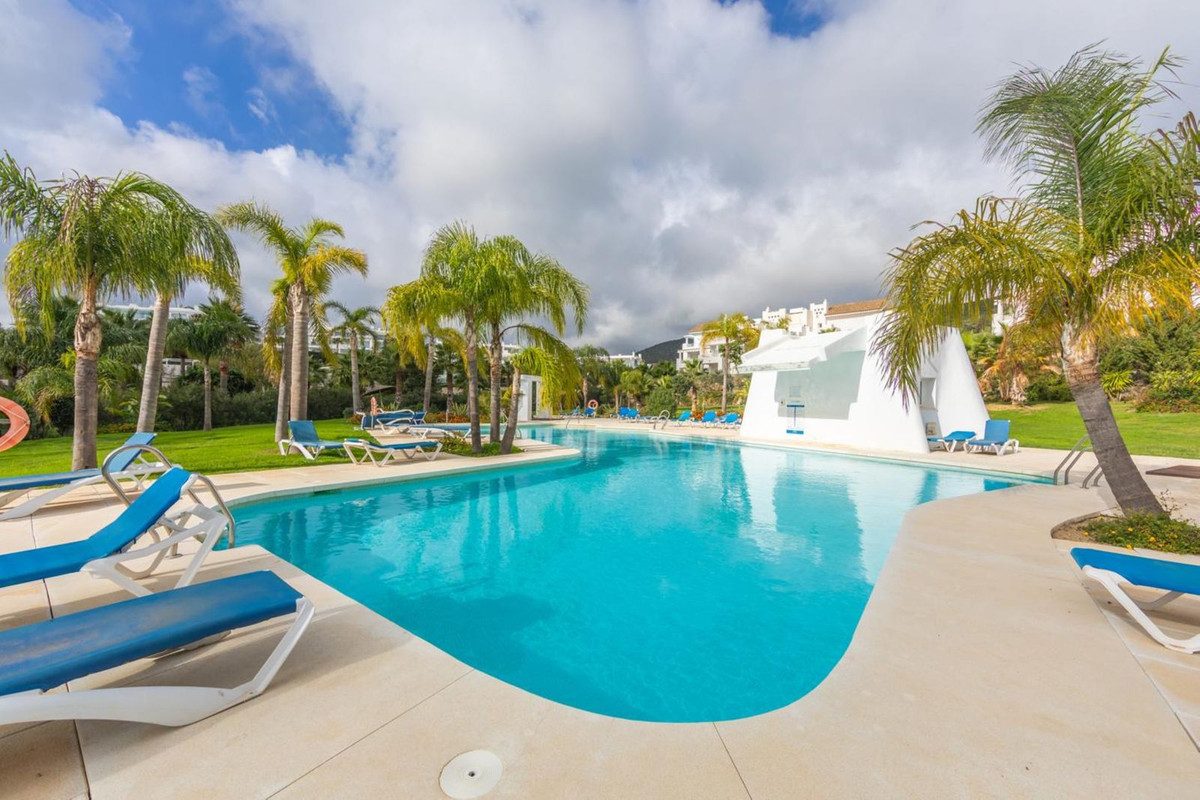 Ground Floor Apartment in Casares, Costa del Sol – 2 beds – 395000 € - photo 8 of 38