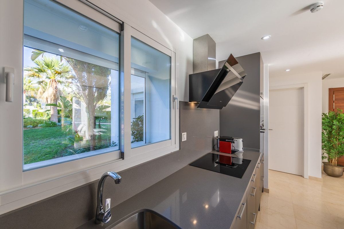 Ground Floor Apartment in Casares, Costa del Sol – 2 beds – 395000 € - photo 15 of 38