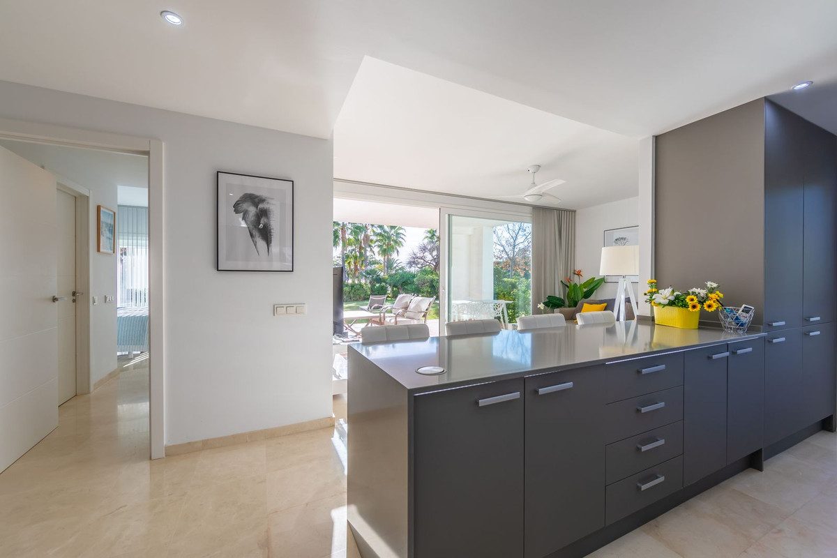 Ground Floor Apartment in Casares, Costa del Sol – 2 beds – 395000 € - photo 16 of 38