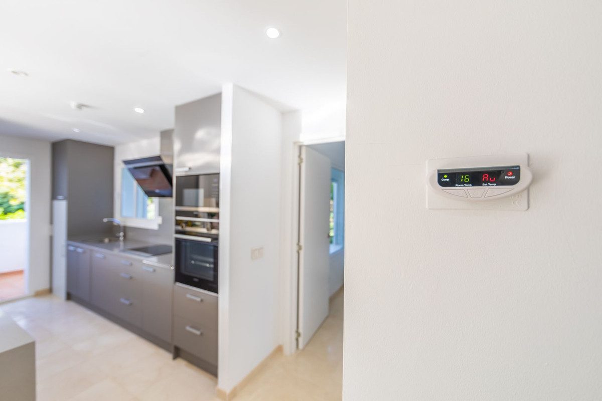 Ground Floor Apartment in Casares, Costa del Sol – 2 beds – 395000 € - photo 22 of 38