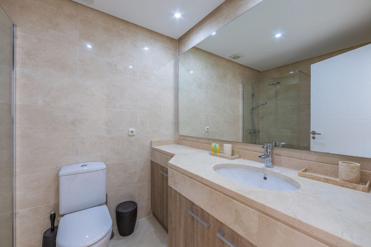 Ground Floor Apartment in Casares, Costa del Sol – 2 beds – 395000 € - photo 27 of 38